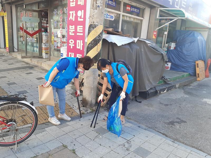 6가좌1동,_깨끗한_거리_만들기...‘클린업데이’_실시__(1).jpg 이미지