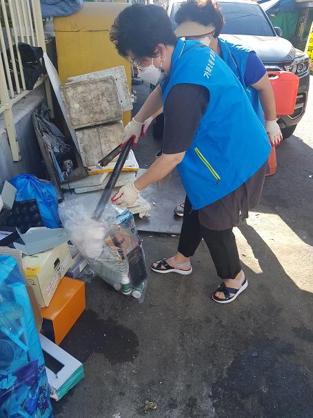 6가좌1동,_깨끗한_거리_만들기...‘클린업데이’_실시__(2).jpg 이미지