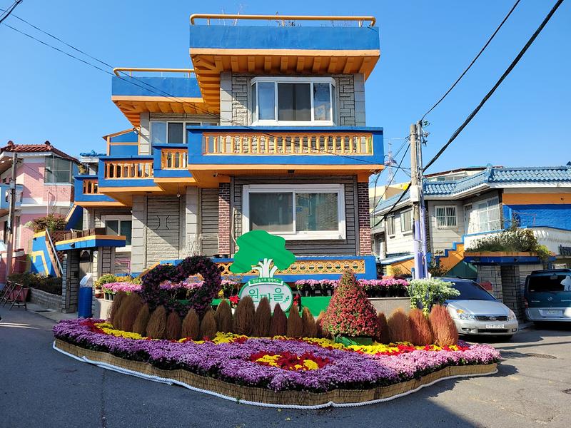 6서구,_‘꽃_피는_신현원마을’_만들기...국화작품_전시__(3).jpg 이미지