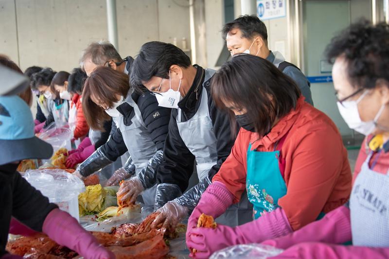 6서구,_세대공감_도시텃밭_‘서로같이’와_김장_나눔_행사__(2).jpg 이미지