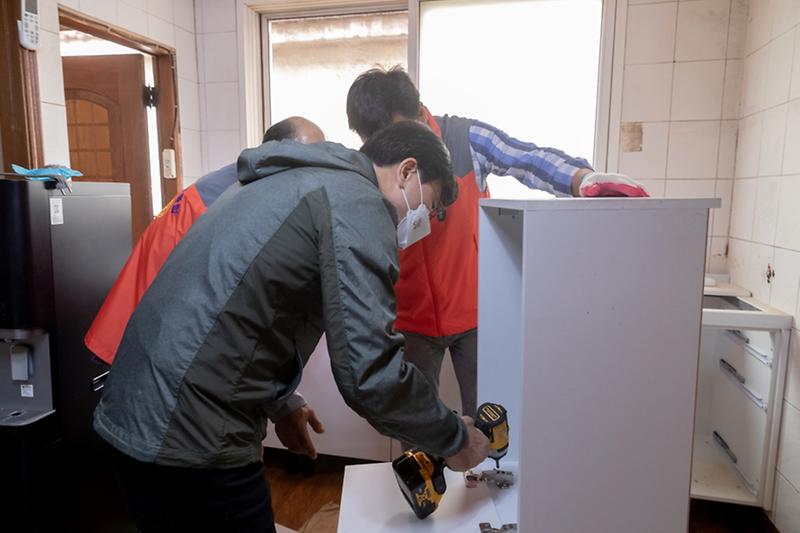 6원당로타리클럽,_주거_취약_가구_‘집수리_봉사’_나서__(1).jpg 이미지