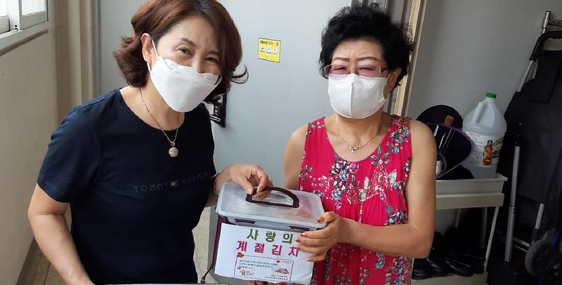7_청라2동_지역사회보장협의체,_‘온정_듬뿍’_계절_김치_나눔2.jpg 이미지