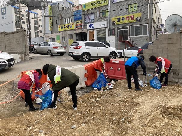 7가정2동,_새봄맞이_대청결운동_실시__(2).jpg 이미지