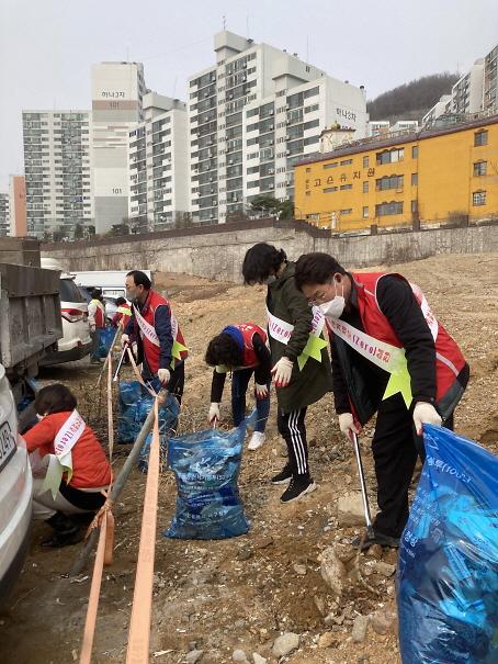 7가정2동,_새봄맞이_대청결운동_실시__(3).jpg 이미지