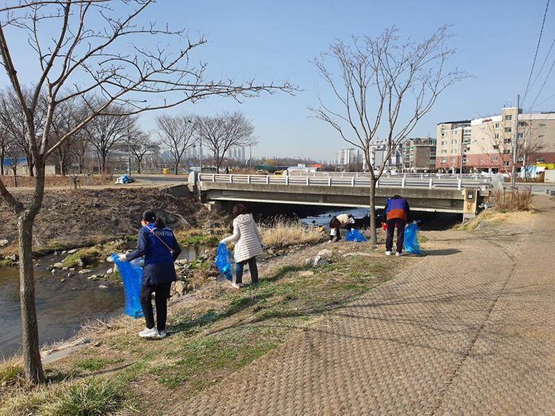 7겨우내_묵은_때_씻어내요!_검암경서동,_새봄맞이_대청결_운동_펼쳐__(2).jpg 이미지