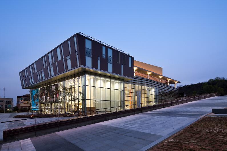 7서구문화재단,_공연콘텐츠_공동제작을_위한_업무협약_체결__(4)_부평아트센터.jpg 이미지