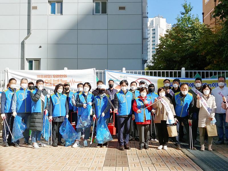 7신현원창동_스타봉사단,_‘학교_주변_금연_캠페인_및_환경정화활동’__(2).jpg 이미지