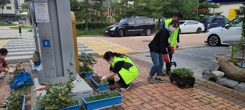 8청라3동,_한국남부발전과_함께_추석맞이_환경정비__(2).jpg 이미지