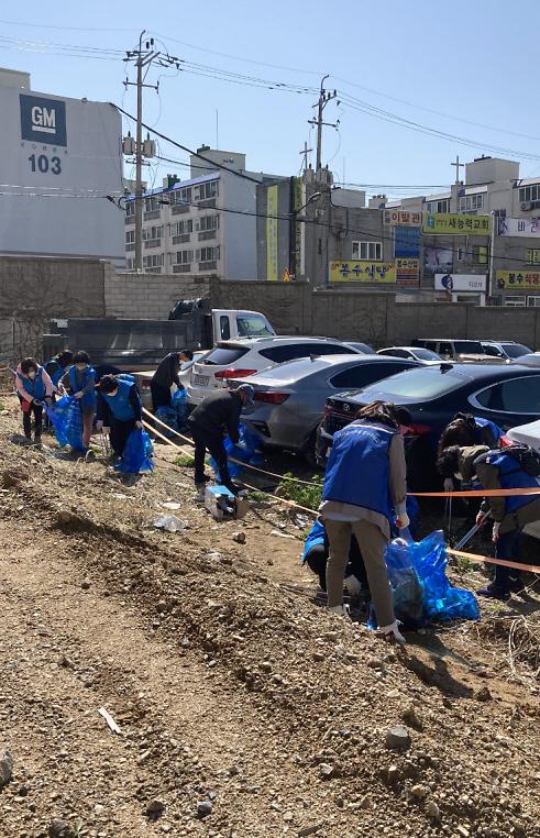8가정2동,_새봄맞이_정화_활동으로_‘클린_마을’_새단장!__(1).jpg 이미지