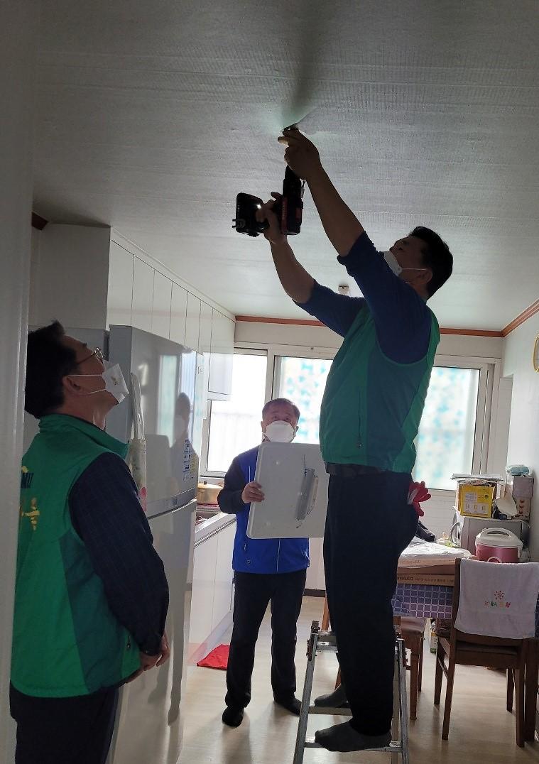 8가좌2동_새마을협의회_부녀회_LED_전등_교체사업_나서__(1).jpg 이미지