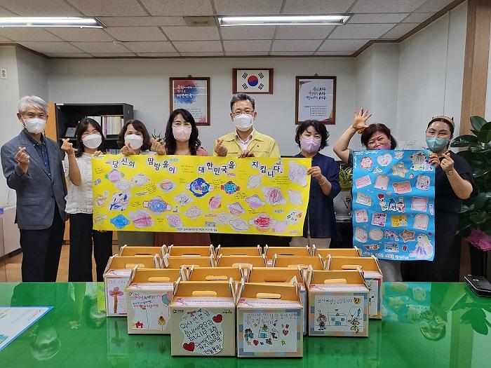 8서구어린이집연합회,_코로나19_의료진에게_건강죽꾸러미_전달.jpg 이미지