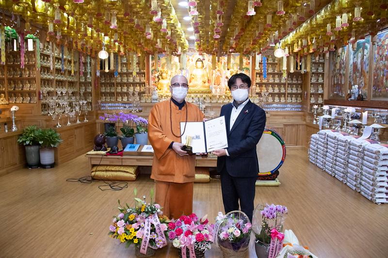 9서구_화엄정사_보광스님,_‘대한민국_나눔_국민대상’_수상.jpg 이미지