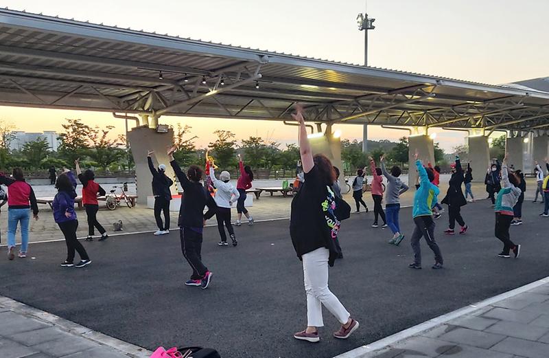 9연희동_주민자치회,_‘아·경에서_부자되는_건강체조’_성황_.jpg 이미지