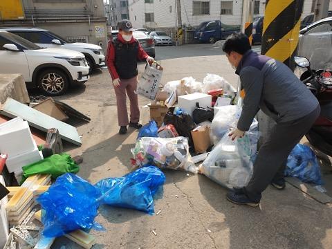 9연희동,_새봄맞이_‘대청소_클린업데이’_실시__(1).jpg 이미지