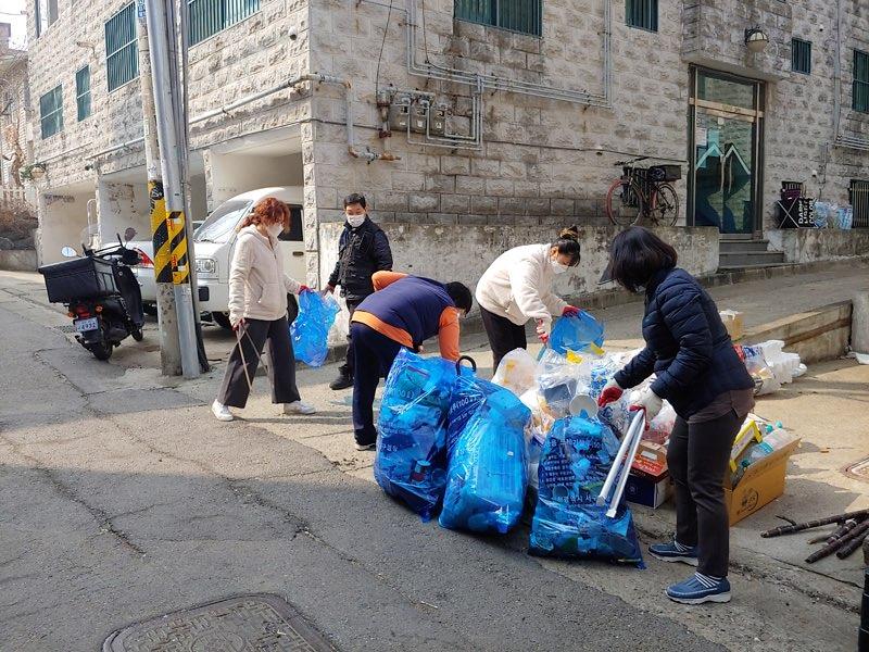 9연희동,_새봄맞이_‘대청소_클린업데이’_실시__(2).jpg 이미지