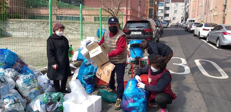 9연희동,_새봄맞이_‘대청소_클린업데이’_실시__(3).jpg 이미지