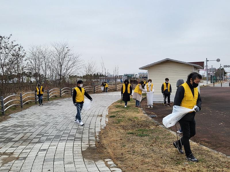 12‘지역사회와_상생발전’_서구문화재단,_사회공헌활동에_‘구슬땀’_.jpg 이미지