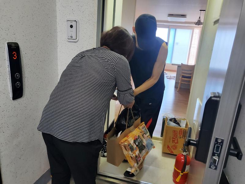 12검암경서동,_추석맞아_‘온정_담은_사랑바구니’_60세대에_전달__(2).jpg 이미지