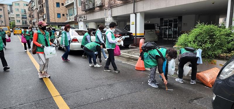 12서구_새마을부녀회,_탄소중립_실천_‘새마을_줍깅_데이’__(2).jpg 이미지