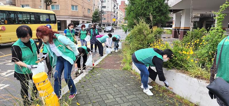12서구_새마을부녀회,_탄소중립_실천_‘새마을_줍깅_데이’__(3).jpg 이미지