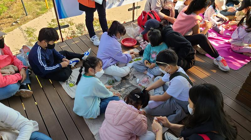 12원당동_주민자치회,_‘고산_숲_놀이터_GO!!’_열어__(2).jpg 이미지