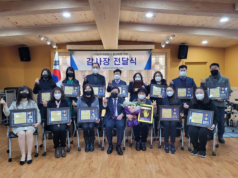 14서구자원봉사센터,_자원봉사_1만시간_달성자_등에_표창장_전달_.jpg 이미지