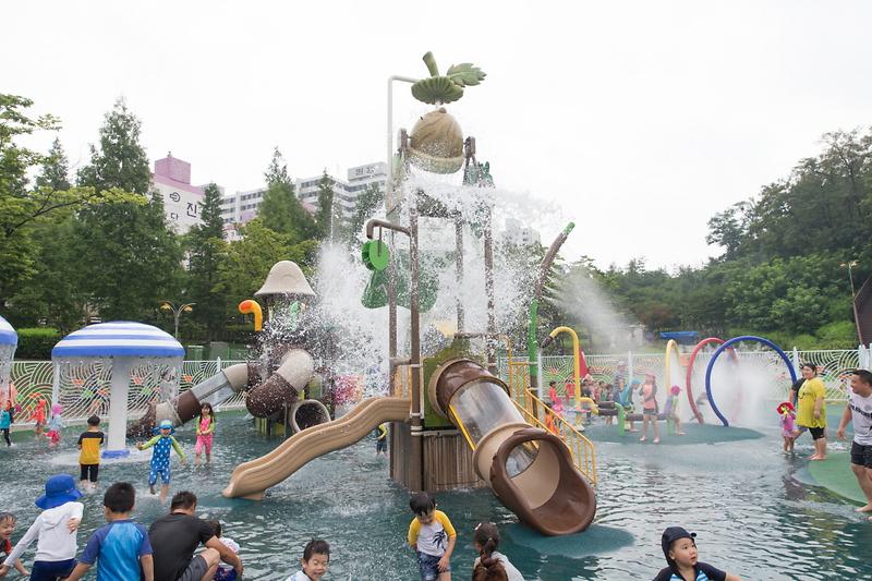 1‘무더위엔_물놀이’_서구,_공원_내_어린이_물놀이장_7곳_운영···26일_개장__(3).jpg 이미지