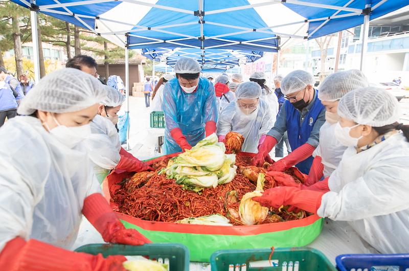 2바르게살기운동,_‘서구_사랑_김장_나눔_잔치’_가져(2)_1.jpg 이미지