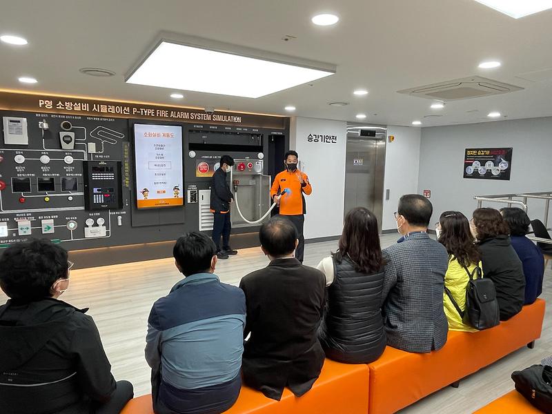 2가정1동_주민자치회,_인천국민안전체험관_찾아_화재안전체험_참여__(3).jpg 이미지