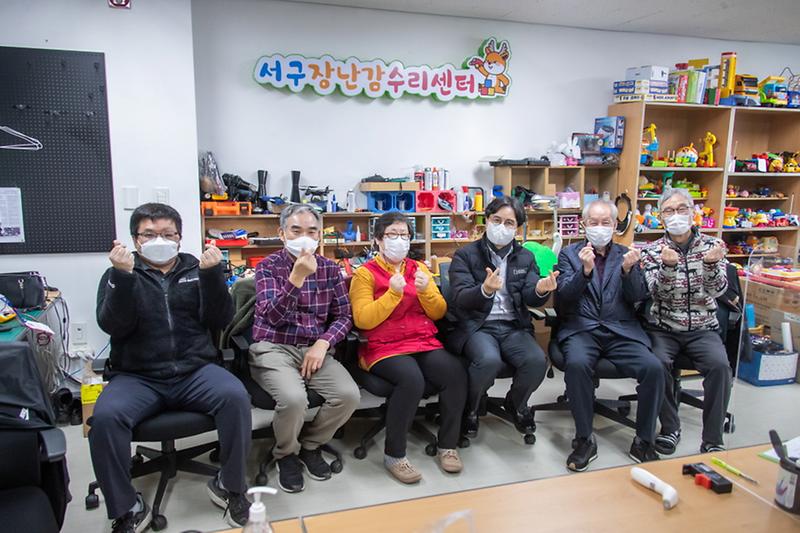 2장난감_‘무료진료’···서구_장난감수리센터,_‘호응’__(1).jpg 이미지