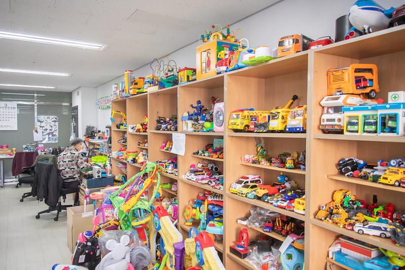 2장난감_‘무료진료’···서구_장난감수리센터,_‘호응’__(4).jpg 이미지