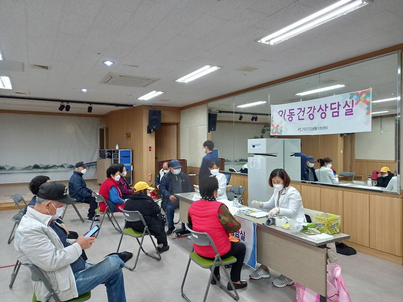 2서구_‘건강생활지원센터’_지난해_가좌건강생활지원센터가_운영한_이동건강상담실.jpg 이미지