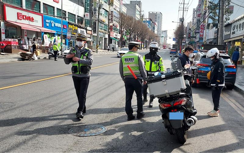 3서구,_이륜차_불법_행위_합동단속···11건_적발_.jpg 이미지