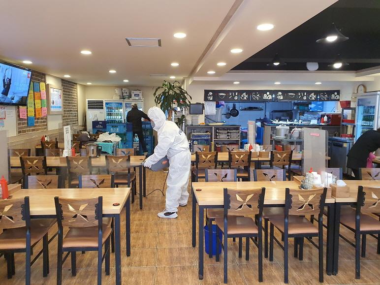 3석남1동_신석로_골목형상점가_상인회,_코로나19_방역활동_나서__(2).jpg 이미지