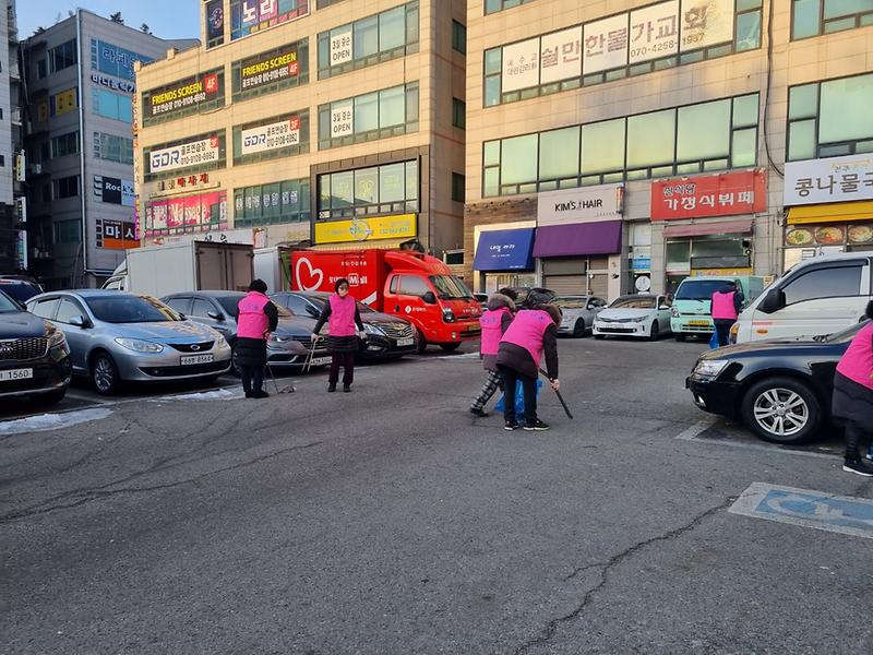 3우리_손으로_만드는_깨끗한_마을...원당동,_‘클린업데이’_펼쳐__(1).jpg 이미지