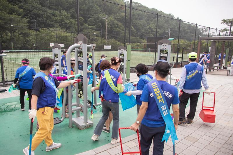 4바르게살기운동_서구협의회,_석남약수터_일대_환경정화_활동_(2).jpg 이미지