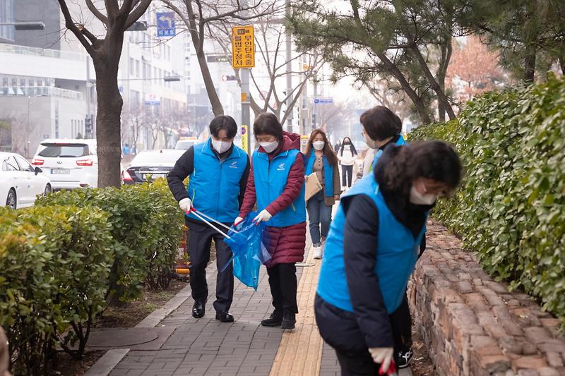 4청라2동,_새봄맞아_‘대청결운동’···마을_환경정비__(2).jpg 이미지