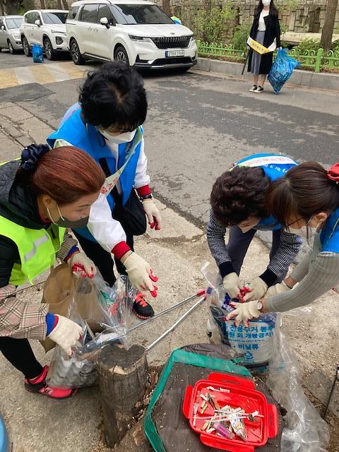 4가정3동,_“‘클린서구’_앞장서서_실천”···환경정비_활동__(2).jpg 이미지