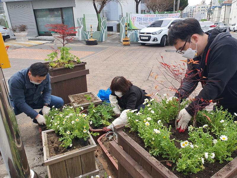 4가좌3동_주민공동체,_‘주민들_지친_마음_달래주는’_마을_가꾸기_활동__(3).jpg 이미지