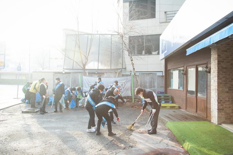 4새봄맞이_‘대청결운동’···가좌2동,_마을_환경정비_실시__(3).jpg 이미지