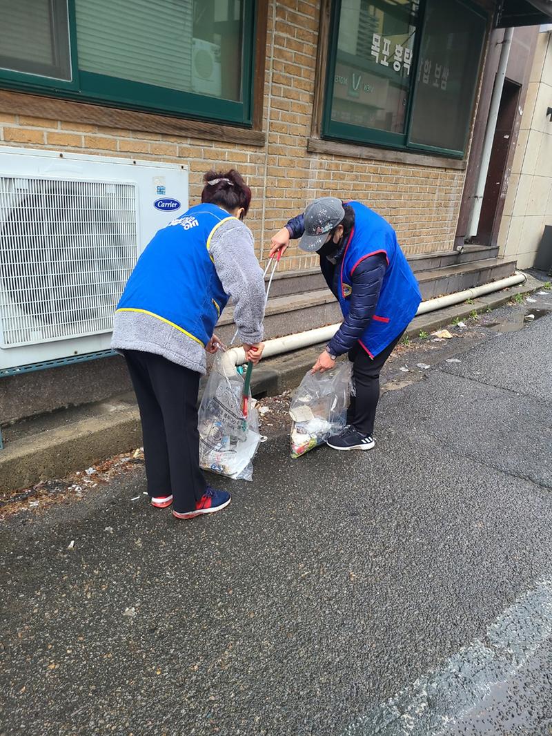 4석남1동_바르게살기위원회,_새봄맞이_환경_정화_활동__(2).jpg 이미지