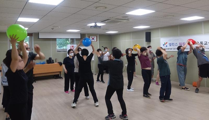 4완정건강생활지원센터,_‘밸런스_워킹_P.T_프로그램’_성료__(1).jpg 이미지