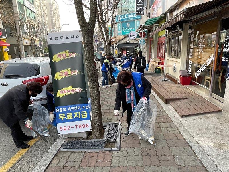 5‘주민참여’로_깨끗한_마을을···불로대곡동,_클린업데이__(1).jpg 이미지