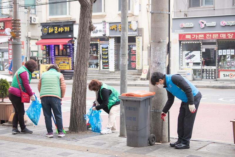 5가좌1동,_‘깨끗한_마을_위해’...새봄맞아_마을_정비__(2).jpg 이미지