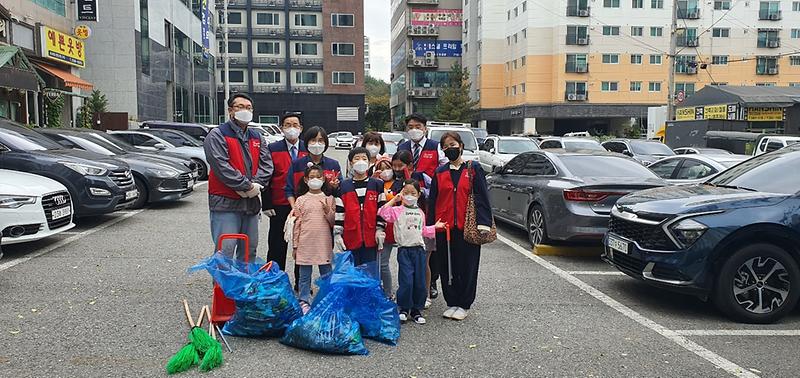 5원당동_주영광교회,_마을_환경정비_나서_‘구슬땀’_.jpg 이미지