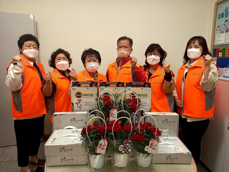 6검단동_희망우산_지역사회보장협의체,_어버이날_카네이션_전달_.jpg 이미지