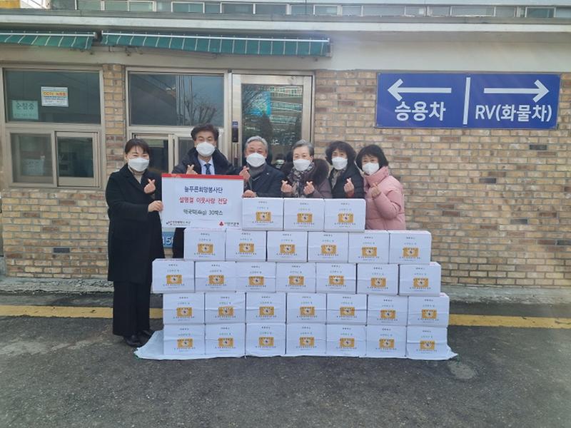 6늘푸른희망봉사단,_이웃사랑_나누는_‘떡국_떡’_30상자_지원_.jpg 이미지