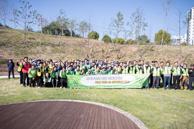 6서구자원봉사센터,_‘도심_속_나무_심기’_행사_열어__(1).jpg 이미지