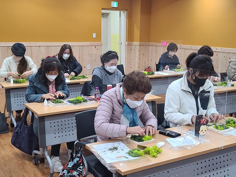 6탄소중립실천_함께~_서구자원봉사센터,_‘2050_에코체인지’_활동__(2).jpg 이미지