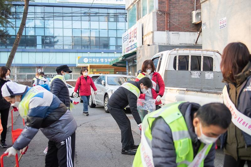 6연희동,_‘구석구석_깨끗히’_새봄_맞아_대청결운동__(2).jpg 이미지